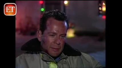 Звездата Брус Уилис по време на снимките на филма си Умирай Трудно 2 (1990)