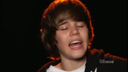 Justin Bieber пее на живо и свири с китара песента One time Low Quality 