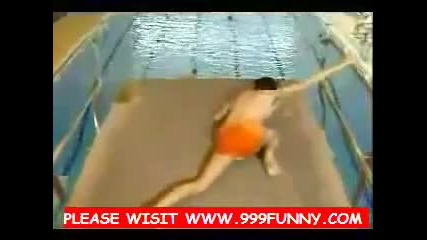 Mr Bean отива на басейн смях!!!!!!! 