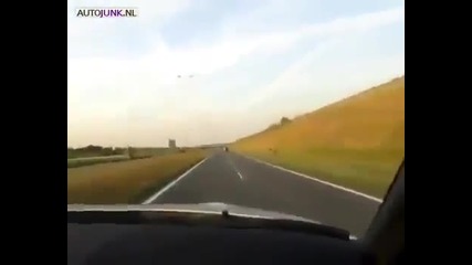 С 310km/h по пътя !