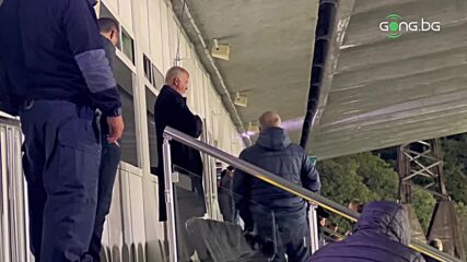Наско Сираков и Иво Ивков в любопитен разговор на трибуните на стадион "Берое"