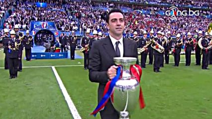 Шави изнесе купата за финала на UEFA EURO 2016