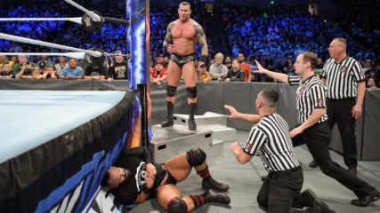 Randy Orton viciously assaults Tye Dillinger before their match: SmackDown LIVE, 2 October, 2018