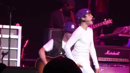 Justin Bieber - One Less Lonely Girl наживо в Toronto 21.08.2010 
