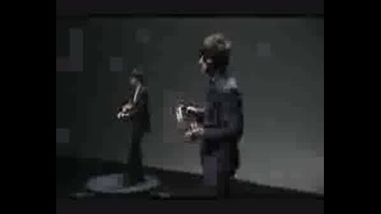 The Last Shadow Puppets - Standing Next To Ме