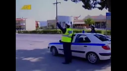 Смях Полицай спира моторист