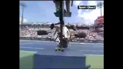 Джокович приземява топката на Н. Кифер в джоба си 