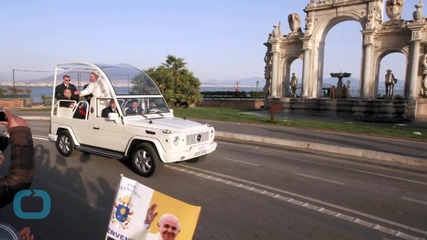 Pope Francis Orders a Pizza Straight to the Popemobile, because He Can