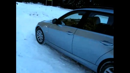 Bmw 320xd Xdrive изкачва Баир на Сняг