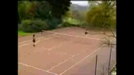 Момичета С Големи Гърди Играят Тенис