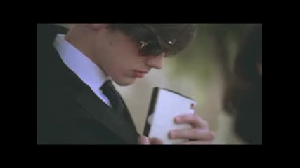 Selena Gomez amp; The Scene - Round amp; Round [www.keepvid.com] xvid