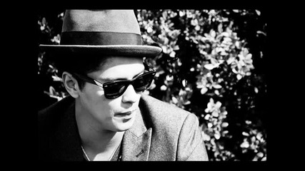 2012 / Bruno Mars - Killa On The Run