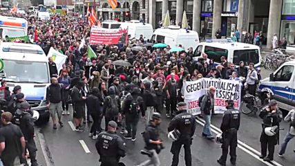 Протести за и против Ердоган в Германия