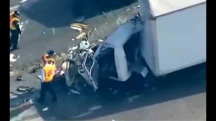 Шестима ученици загинаха при катастрофа на училищен бус и камион