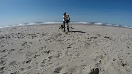 Първа разходка по плажа