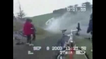 Кола Се Подпалва Зариди Каравана!!!