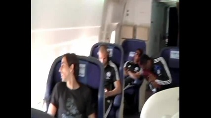 В самолета на Челси - Калу се прави на оператор :))