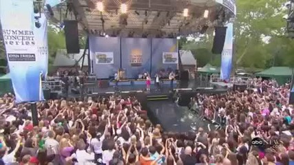 Jonas Brothers & Demi Lovato - Wouldnt Change A Thing - 2010 Gmas Summer Concert Series 