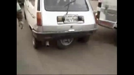 Как да паркираш колата си...? 