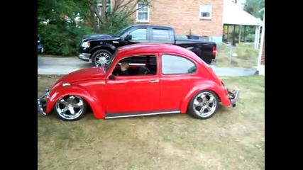 Малкия сладур обича Volkswagen - a на баща си 