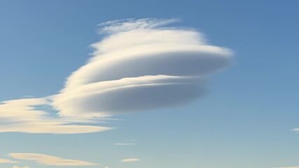 Пухкава „летяща чиния” се появи в небето над София