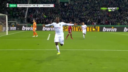 Втори гол на Емболо и 5:0 за Гладбах