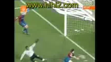 Messi вкарва гол с ръка (като Марадона)