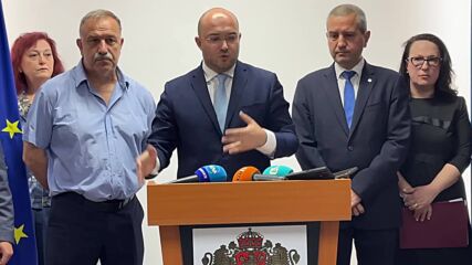 Връзвани и заключвани: Ужасяващи разкрития за нелегални старчески домове