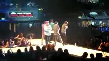 Justin Bieber Brakes His Foot On Stage
