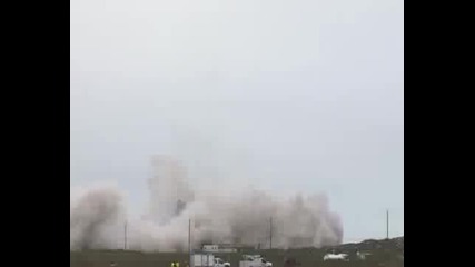 Така се събаря 31 етажен блок