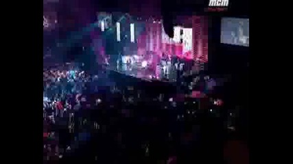 Rihanna - Umbrella [live At Manchester]