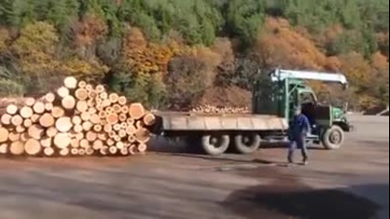 Бърз начин за разтоварване на дърва