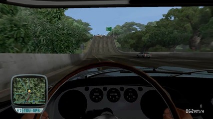 Maserati се държи много стъбилно на пътя.