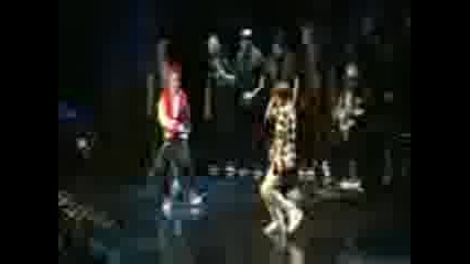 Justin Bieber and Jaden Smith show off their dance moves the Nyc Jingle Ball on 12 10 2010 (1) 