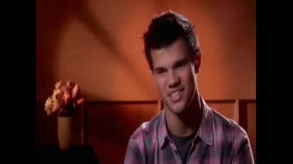Taylor Lautner Valentines Day Interview 