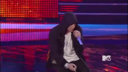 На живо! Eminem Feat. Rihanna - Not Afraid / Love the Way You Lie ( Mtv Awards) ( Високо Качество ) 