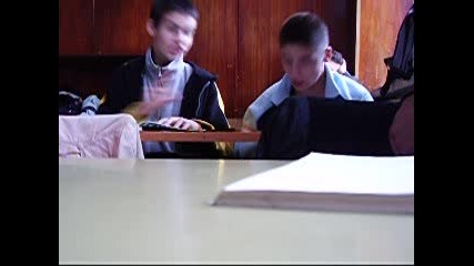 Двама идиоти - Без звук (смях) Така е ... !