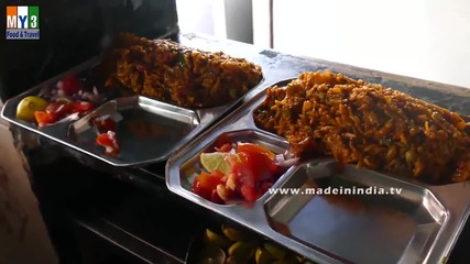 Бърза Храна на улицата в Мумбай - Veg Tawa Pulav - Rare Street Food - Raja Ram Road - Mumbai Street