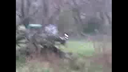 daskotna uaz prekosqva reka