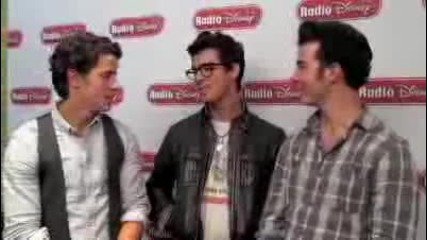 Joe Jonas говори за Jemi 