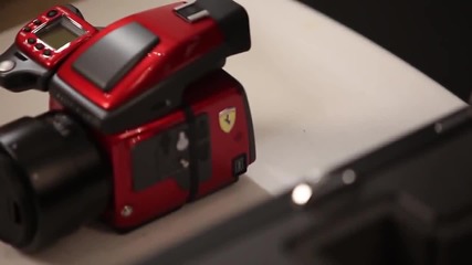 Лимитирана серия камера на Ferrari Hasselblad H4d-40