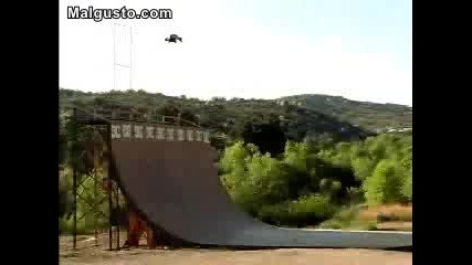 Amazing Skateboard Trick - Fly Fly Fly