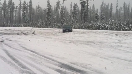 Audi S4 Snow Drifting