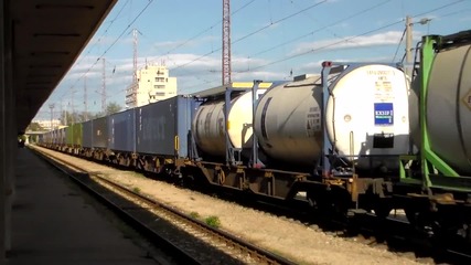 43 532 с дълък товарен влак..