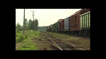 руски товарен влак начело с локомотив 2te116 