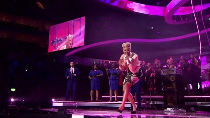 Emeli Sande - Clown & Next To Me * Brit Awards 2013