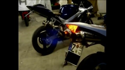 Yamaha R1 огън !