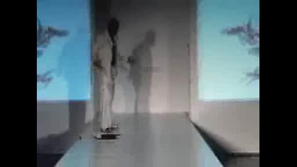 Model falls ...
