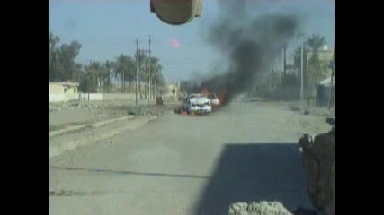 Ирак - танк стреля по заподозряна кола 
