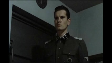 Хитлер научава, че Фегелайн е в тоалетната